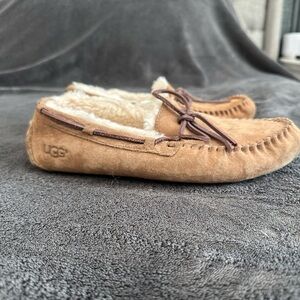 UGG Women’s Dakota Slipper in Chesnut